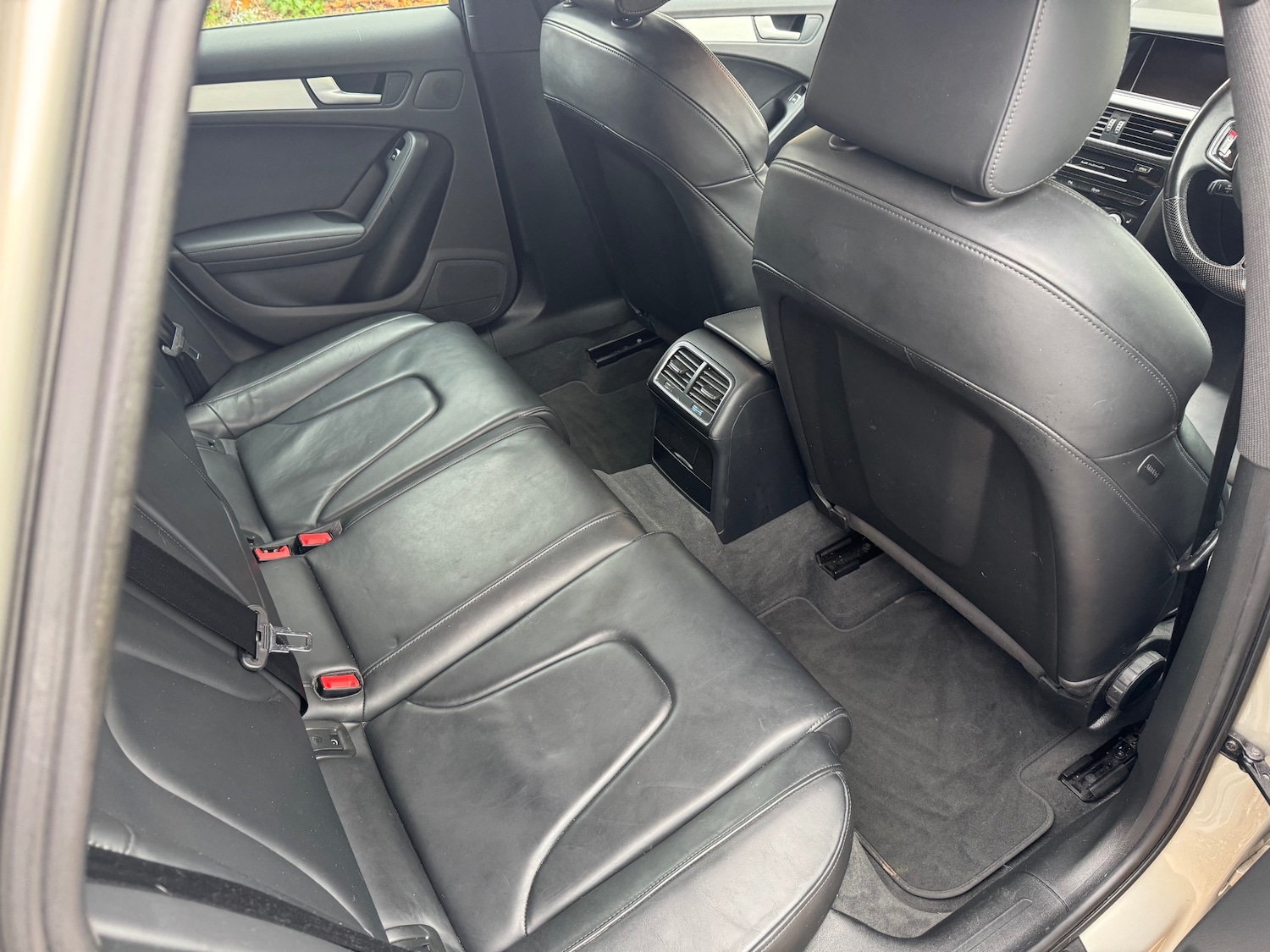 Used Audi A4 2015 for sale - 76681935: Photo 10