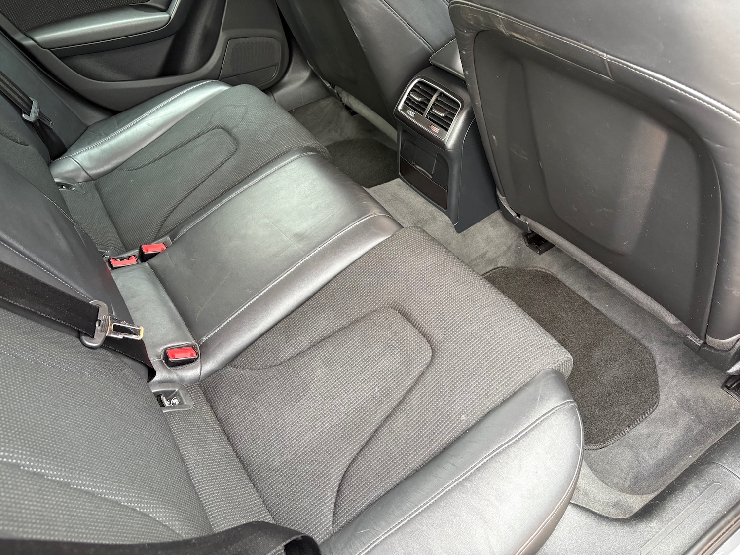 Used Audi A4 2014 for sale - 76526096: Photo 9