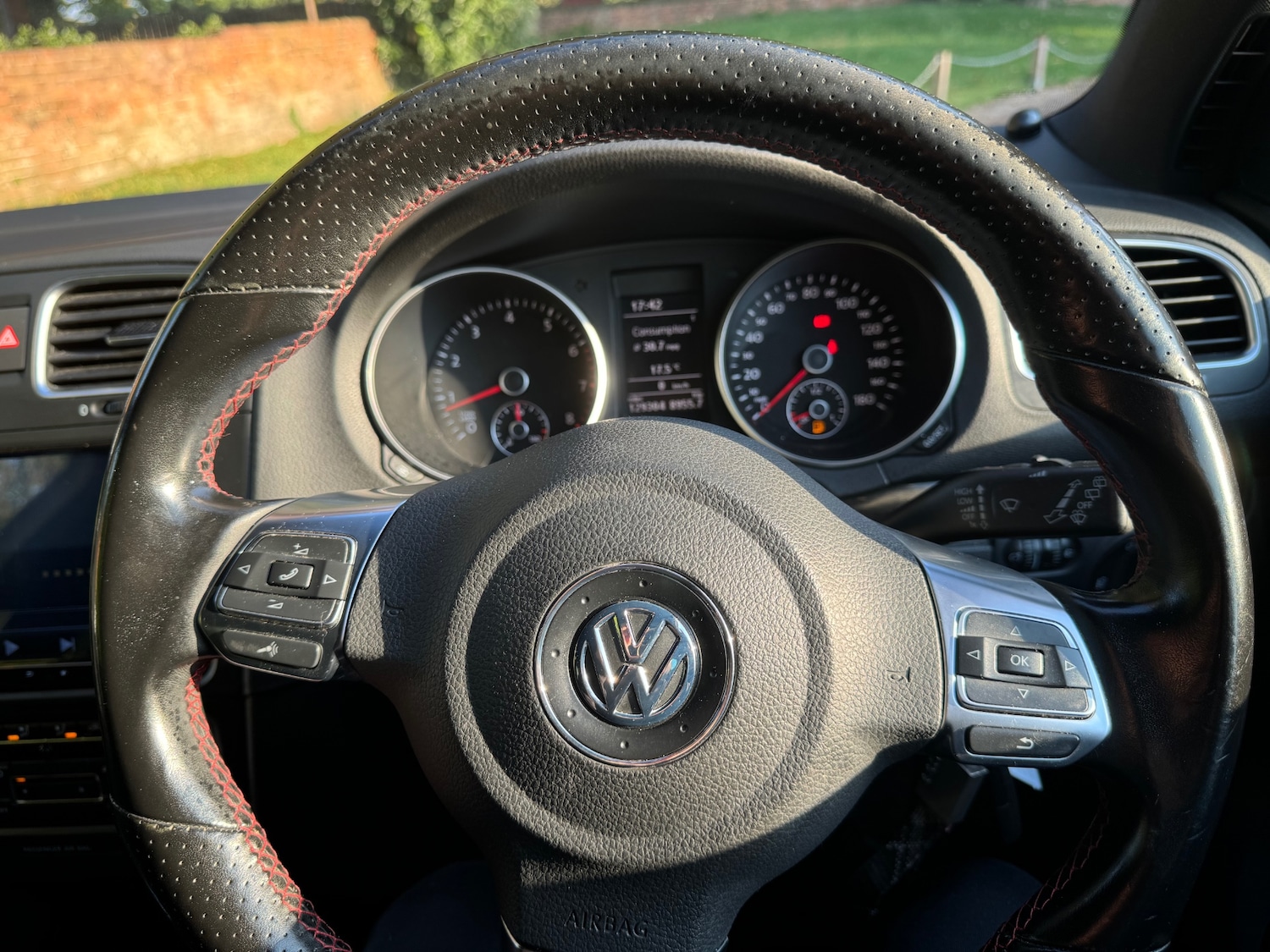 Used Volkswagen Golf 2010 for sale - 76507411: Photo 9