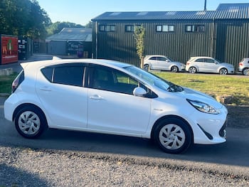 Used Toyota Aqua 2020 for sale - 79840133: Photo