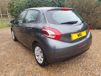 Used Peugeot 208 2015 for sale - 77395990: Photo