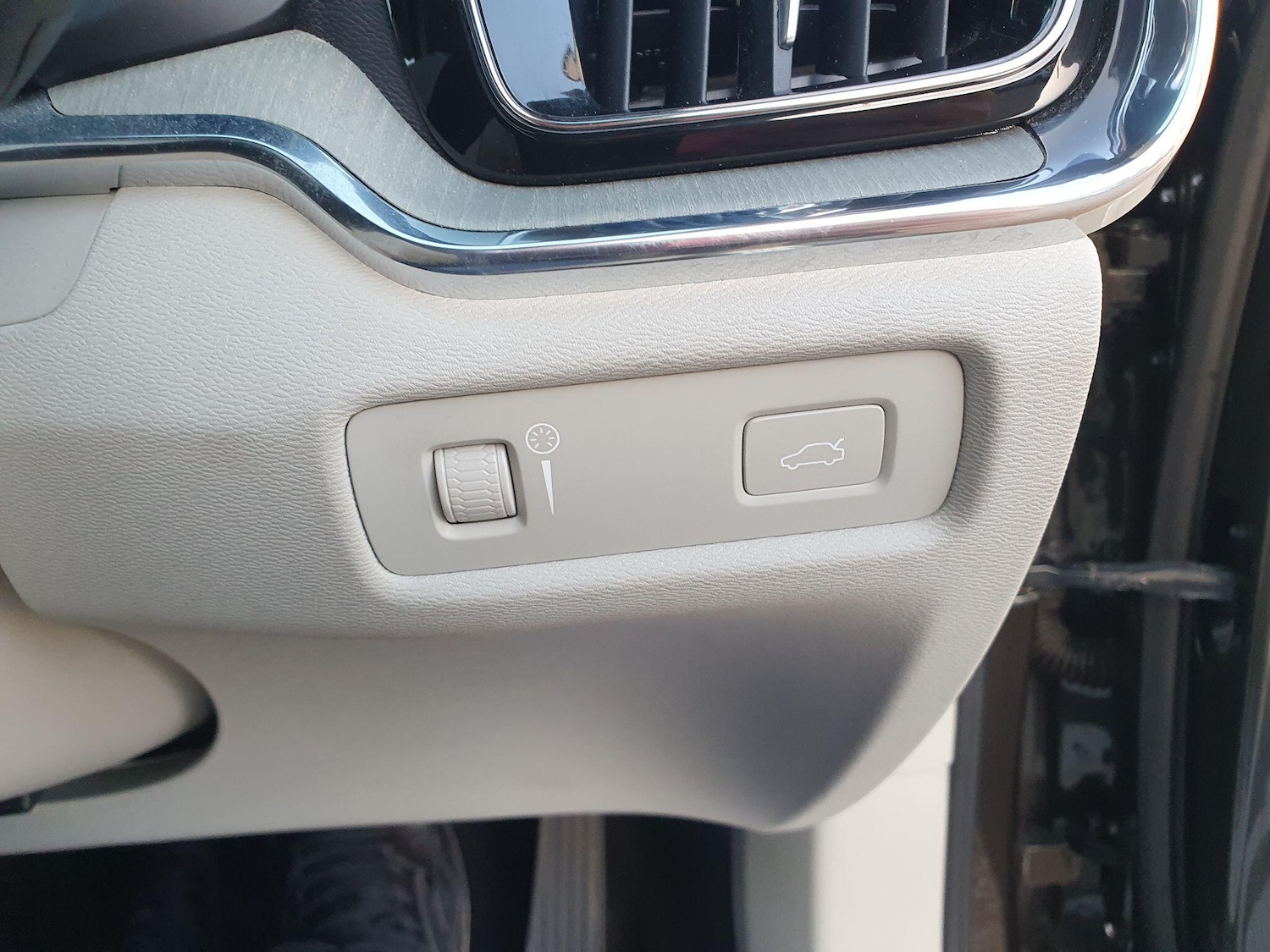 Used Volvo V60 2019 for sale - 77015796: Photo 13