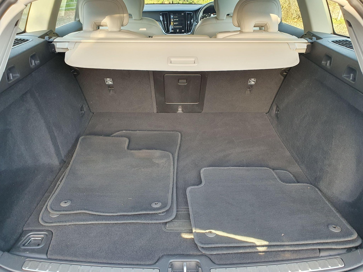 Used Volvo V60 2019 for sale - 77646719: Photo 31