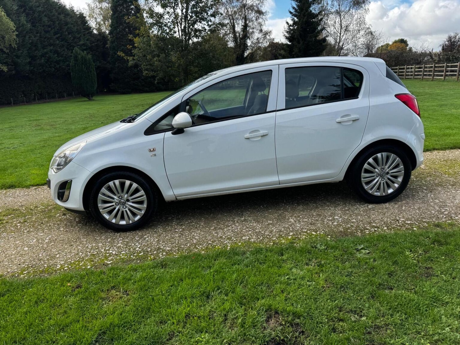 Used Vauxhall Corsa 2011 for sale - 76355928: Photo 33