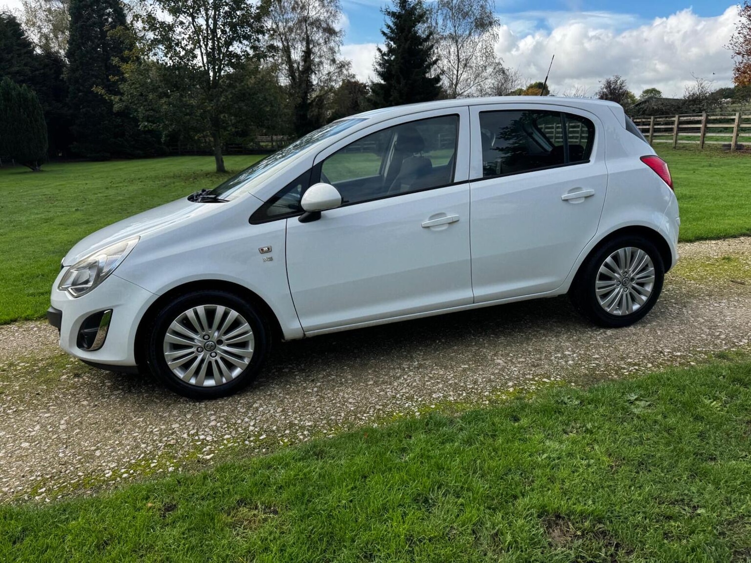 Used Vauxhall Corsa 2011 for sale - 76355928: Photo 41