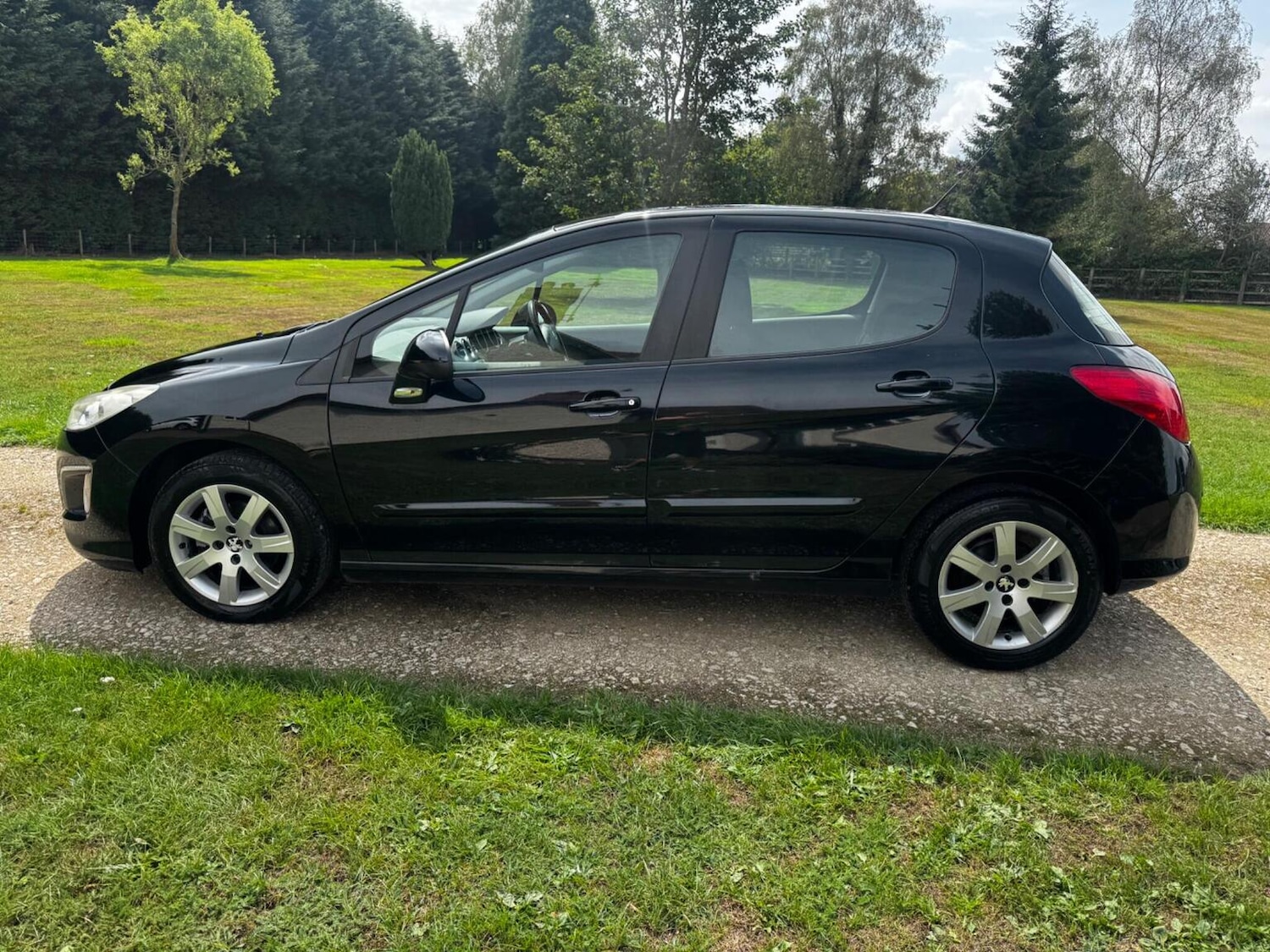 Used Peugeot 308 2011 for sale - 76355925: Photo 30