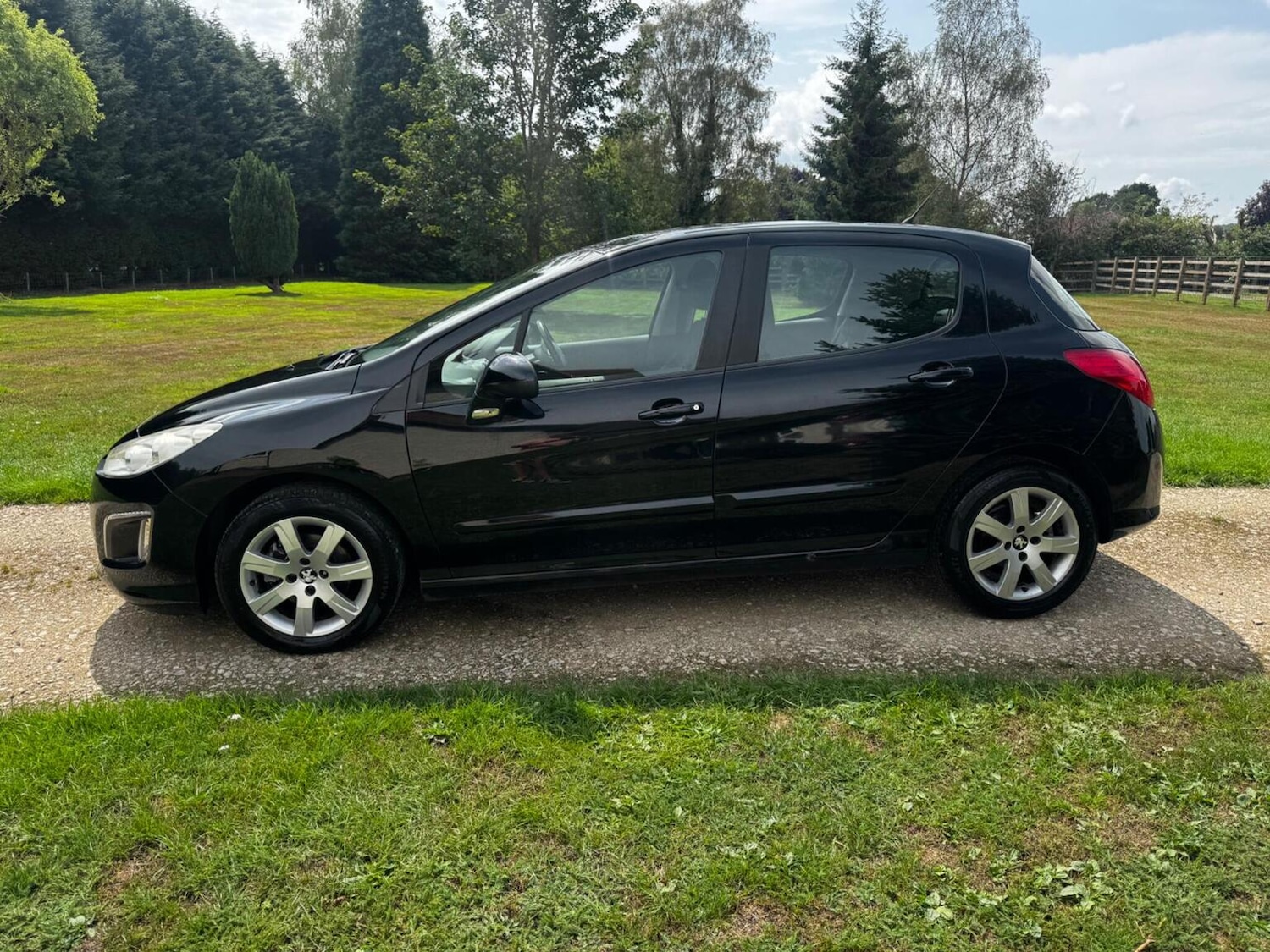 Used Peugeot 308 2011 for sale - 76355925: Photo 31