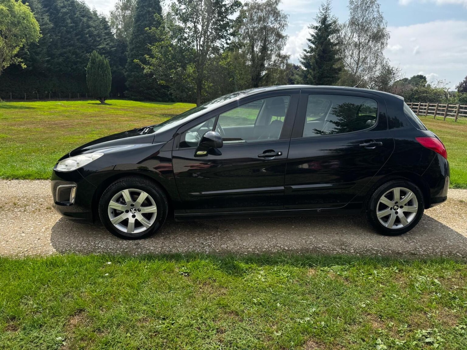 Used Peugeot 308 2011 for sale - 76355925: Photo 32