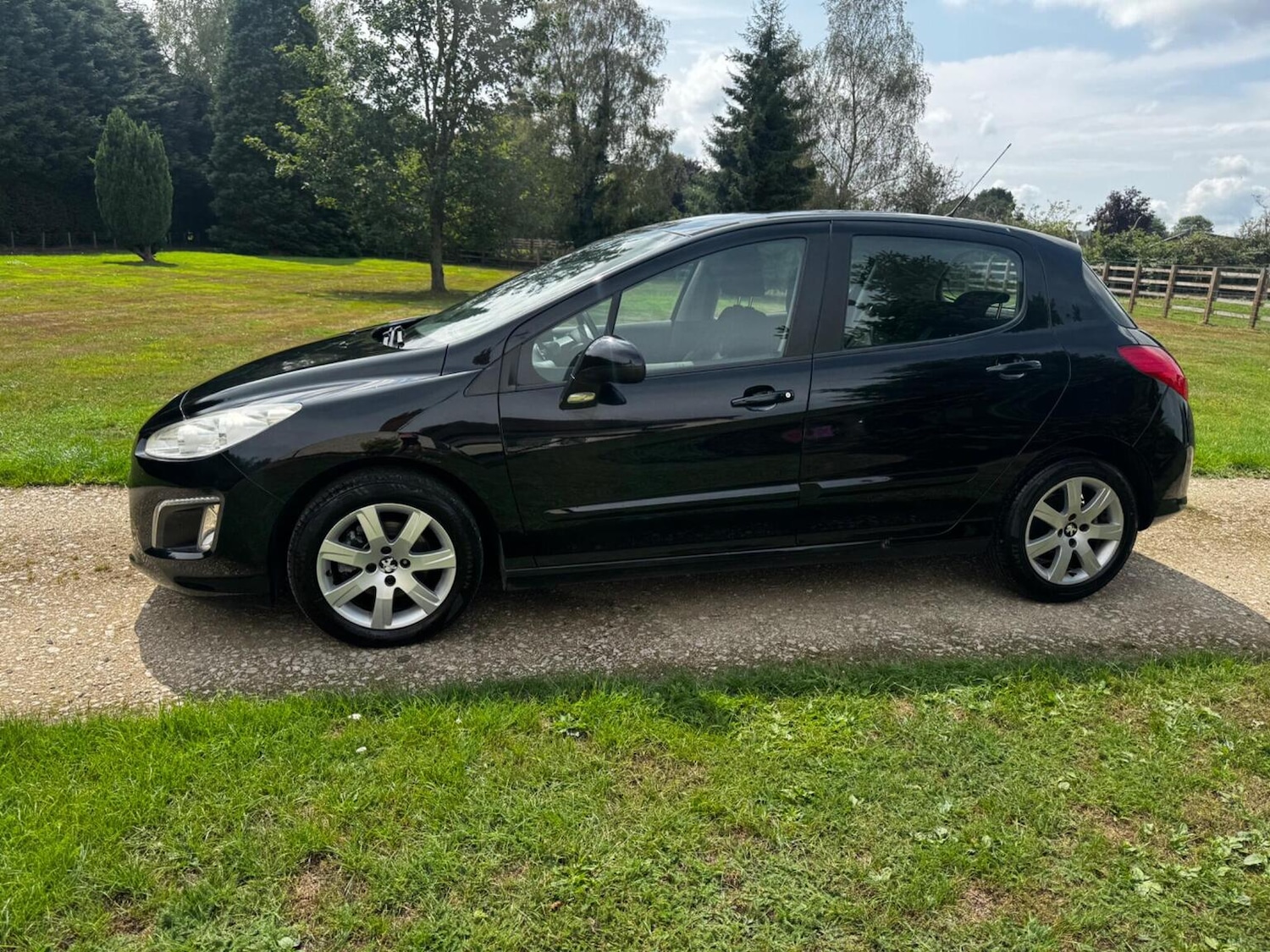 Used Peugeot 308 2011 for sale - 76355925: Photo 33