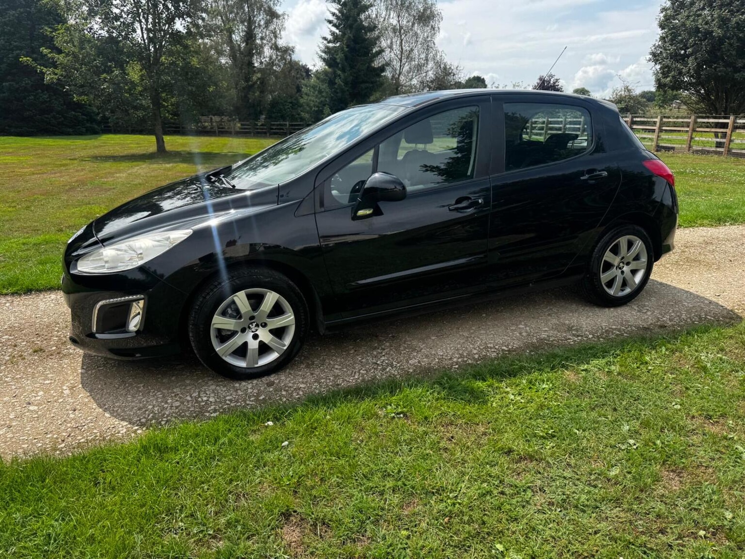 Used Peugeot 308 2011 for sale - 76355925: Photo 35