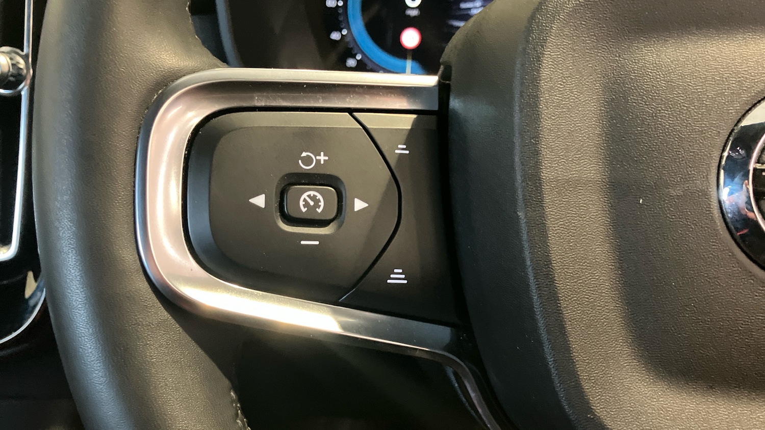 Used Volvo XC40 2022 for sale - 77432469: Photo 27