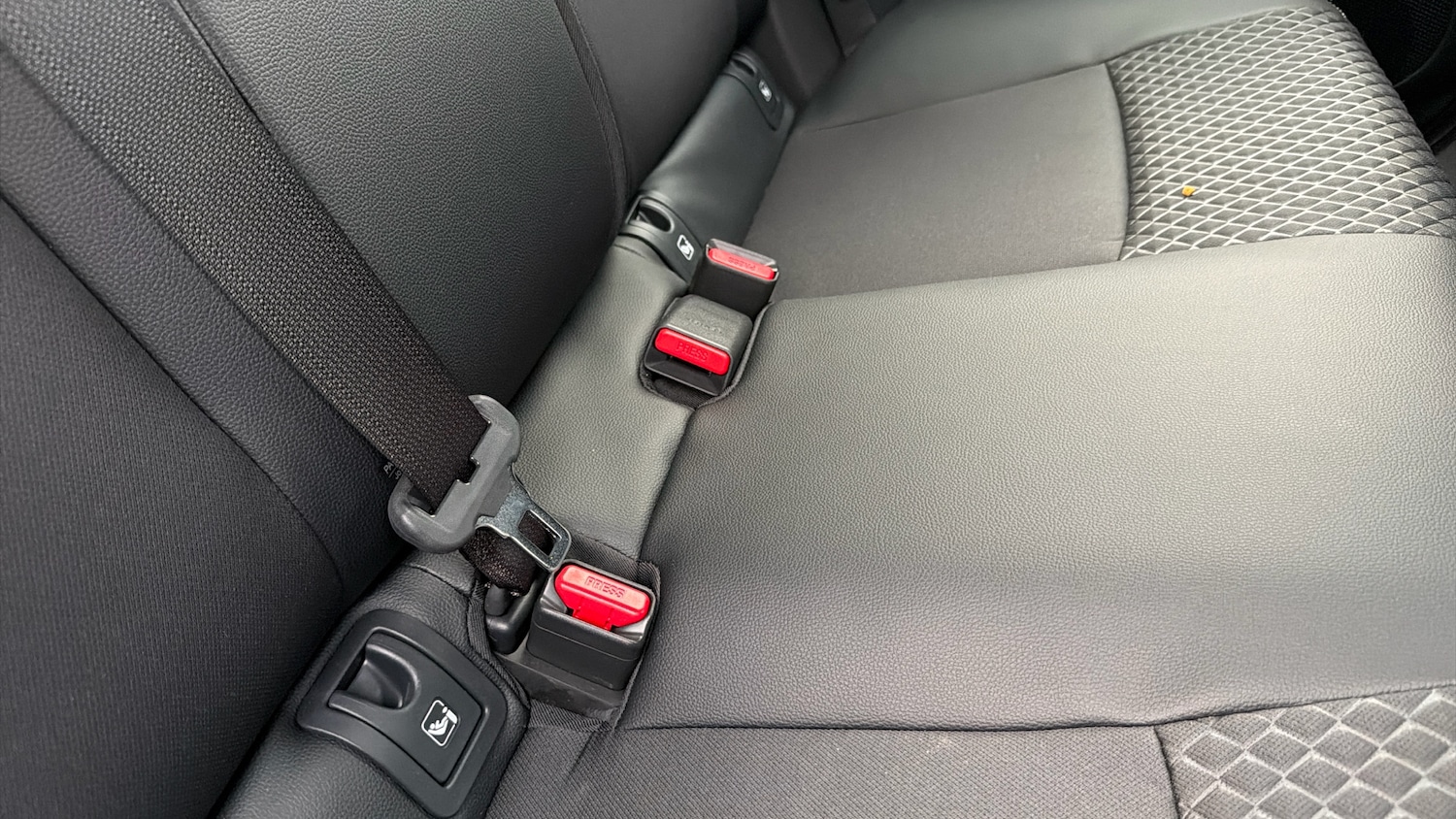 Used Mazda Mazda2 HYBRID 2025 for sale - 76877351: Photo 17