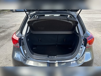 Used Mazda Mazda2 2023 for sale - 76005874: Photo