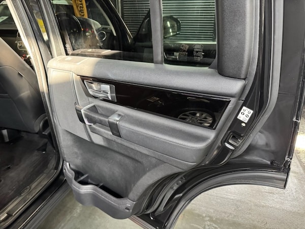 Used Land Rover Discovery 2015 for sale - 76132297: Photo 31