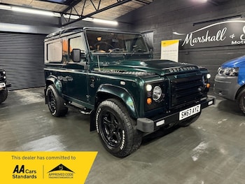 Land Rover - Defender 90
