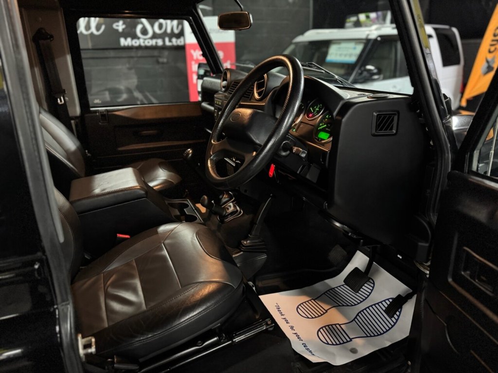 Used Land Rover Defender 90 2015 for sale - 77594663: Photo 16