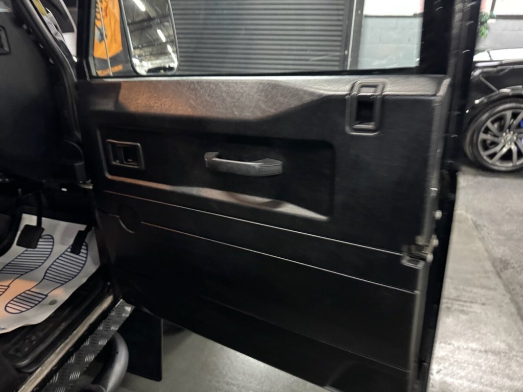 Used Land Rover Defender 90 2015 for sale - 77594663: Photo 25