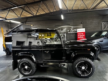 Used Land Rover Defender 2010 for sale - 77919918: Photo