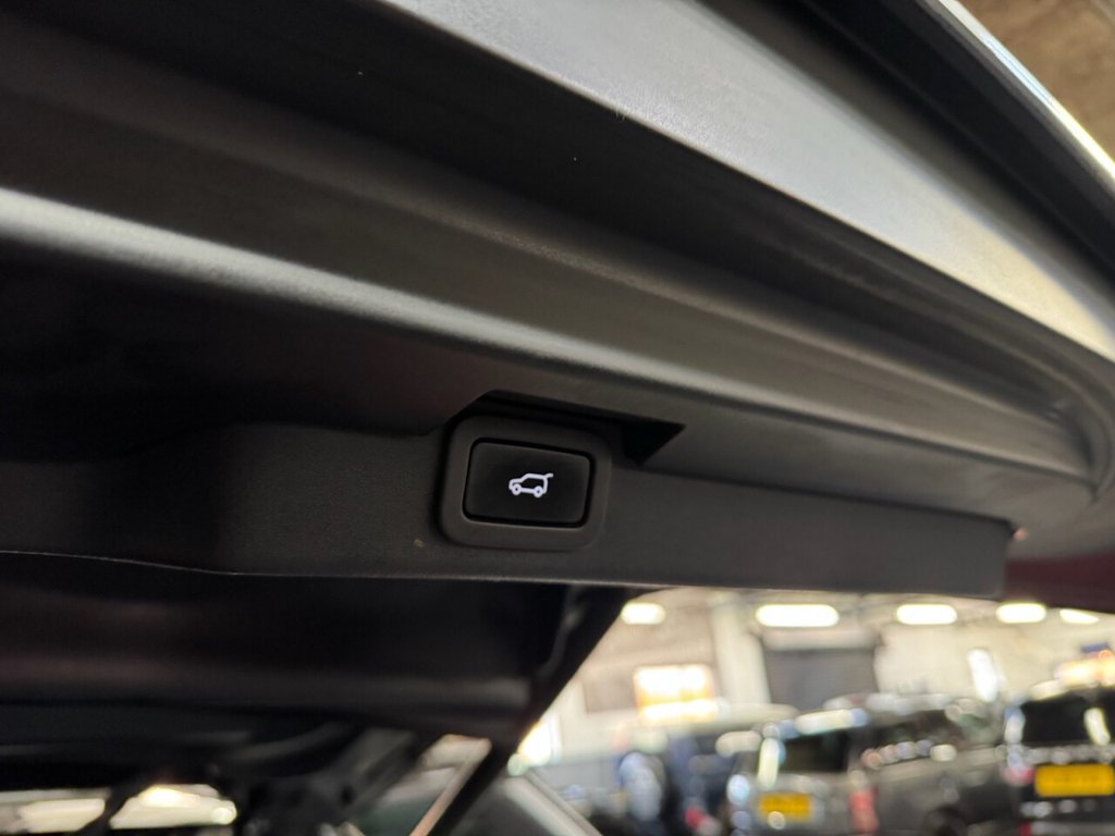 Used Land Rover Discovery 2017 for sale - 76570108: Photo 37