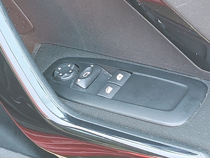 Used Peugeot 208 2017 for sale - 77963911: Photo 13