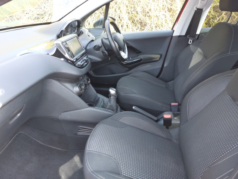 Used Peugeot 208 2017 for sale - 77963911: Photo 5