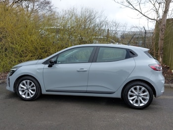 Used Renault Clio 2024 for sale - 78079594: Photo