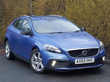 Used Volvo V40 2016 for sale - 77530696: Photo