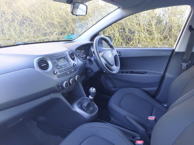 Used Hyundai i10 2018 for sale - 77085659: Photo 5