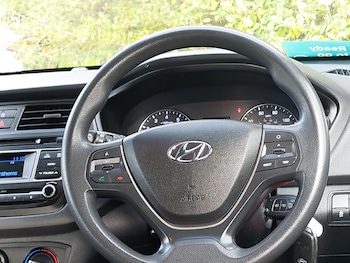 Used Hyundai i20 2018 for sale - 76560402: Photo