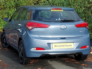 Used Hyundai i20 2018 for sale - 76560402: Photo