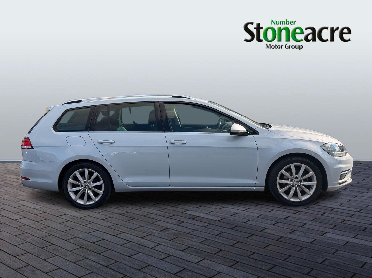 Used Volkswagen Golf 2017 for sale - 78086819: Photo 2