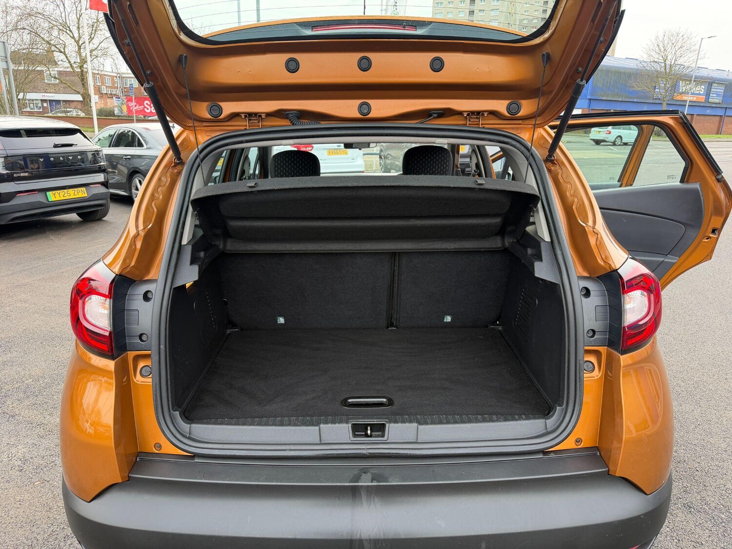 Used Renault Captur for sale - 77625792: Photo 16