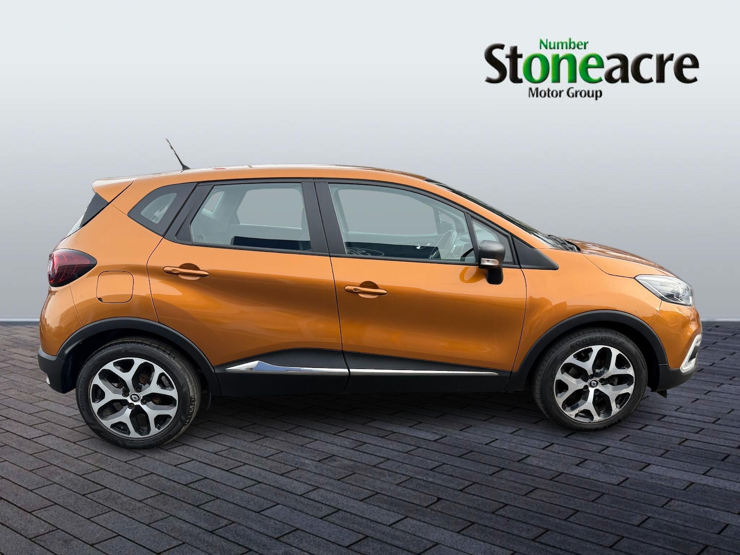 Used Renault Captur for sale - 77625792: Photo 2