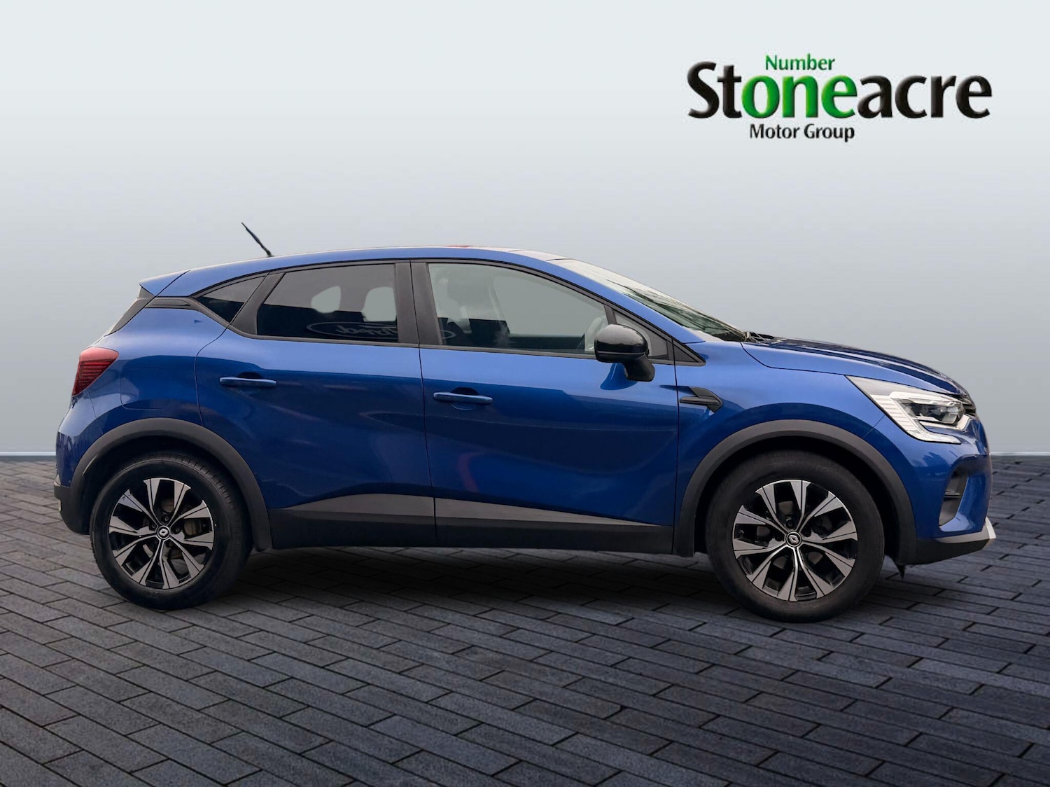 Used Renault Captur 2023 for sale - 78100774: Photo 2