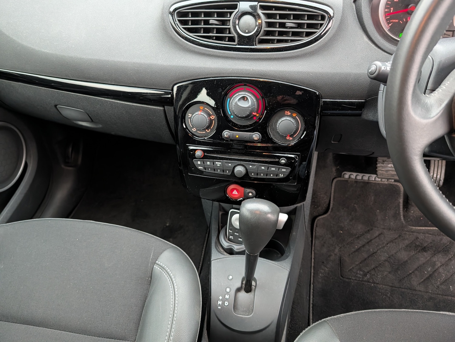 Used Renault Clio 2012 for sale - 77620395: Photo 14