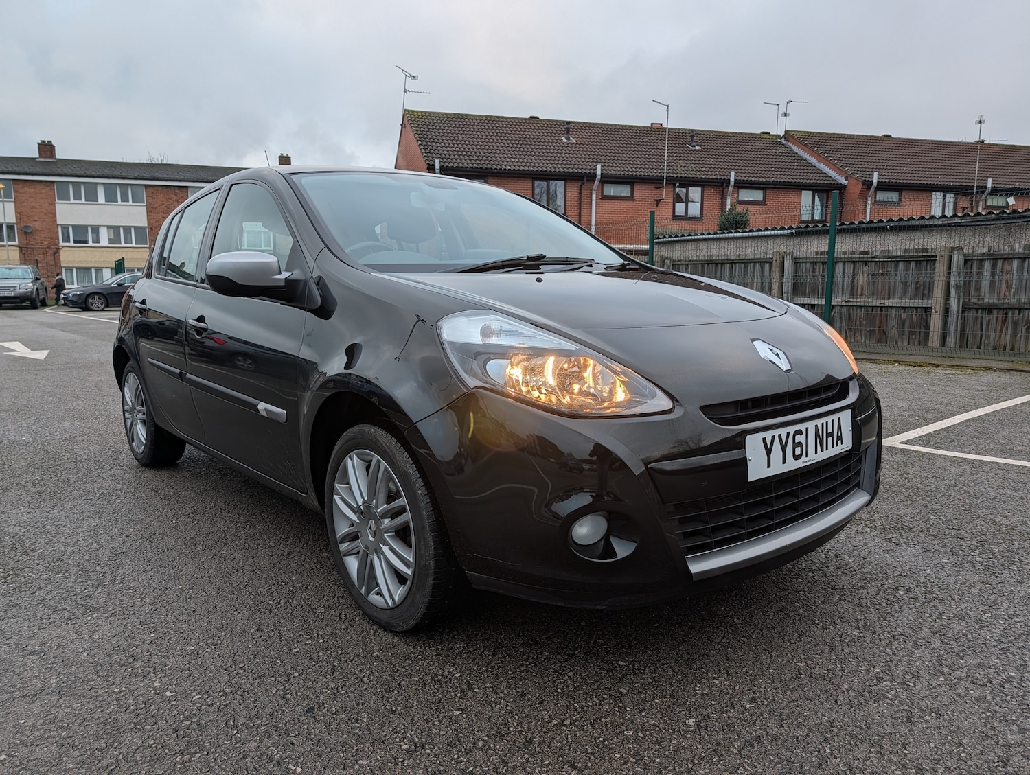 Used Renault Clio 2012 for sale - 77620395: Photo 2