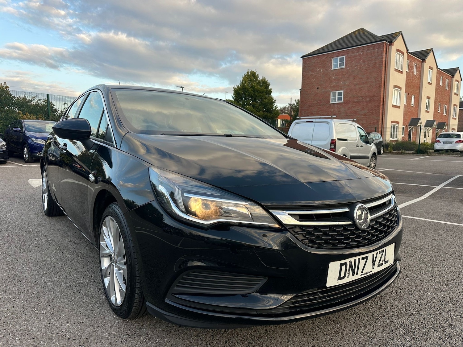 Used Vauxhall Astra 2017 for sale - 76416572: Photo 2