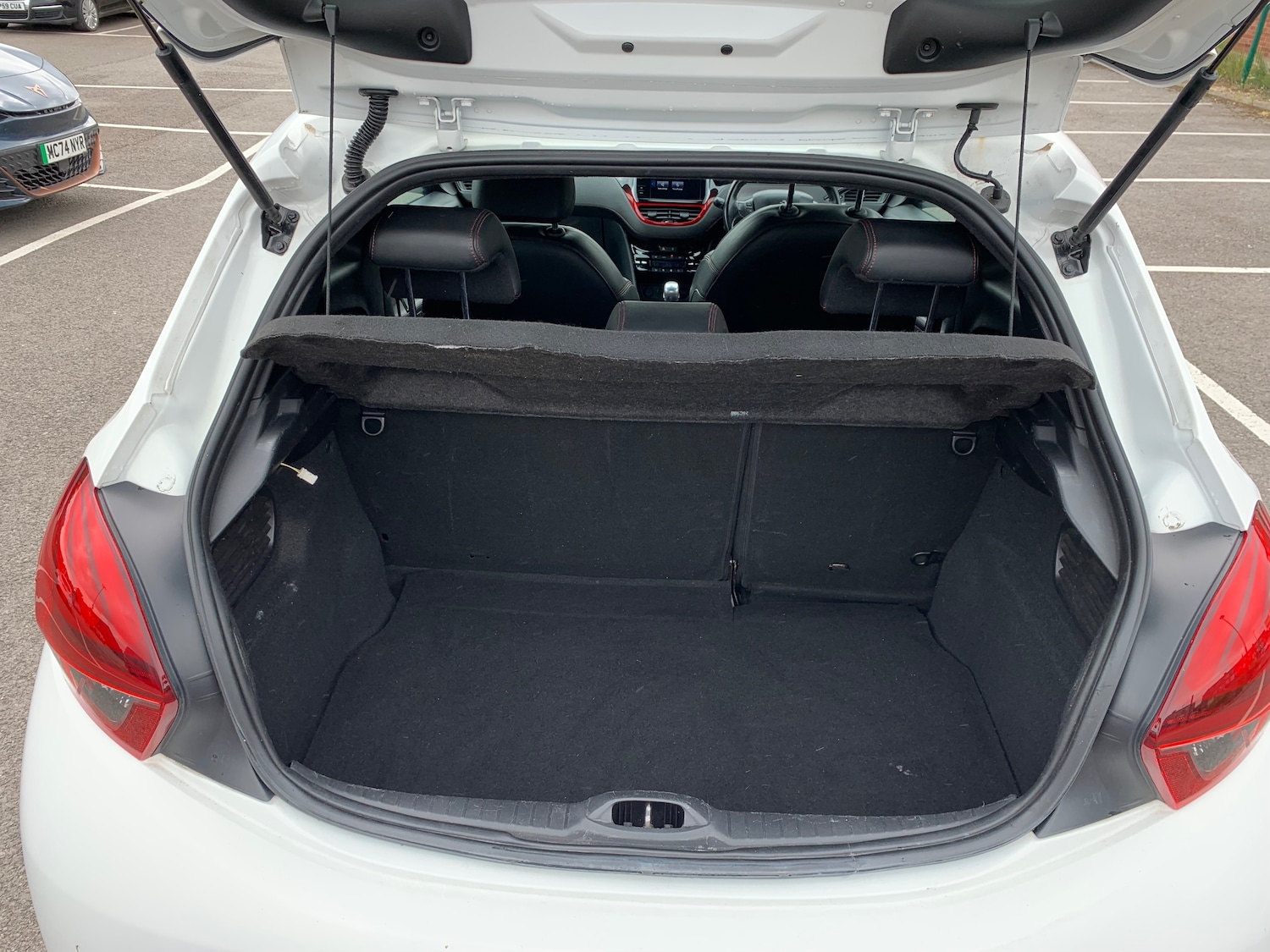 Used Peugeot 208 2015 for sale - 76416566: Photo 8