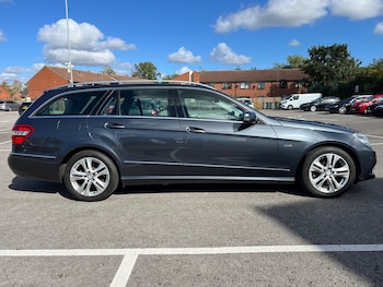 Used Mercedes-Benz E-Class 2010 for sale - 75995591: Photo