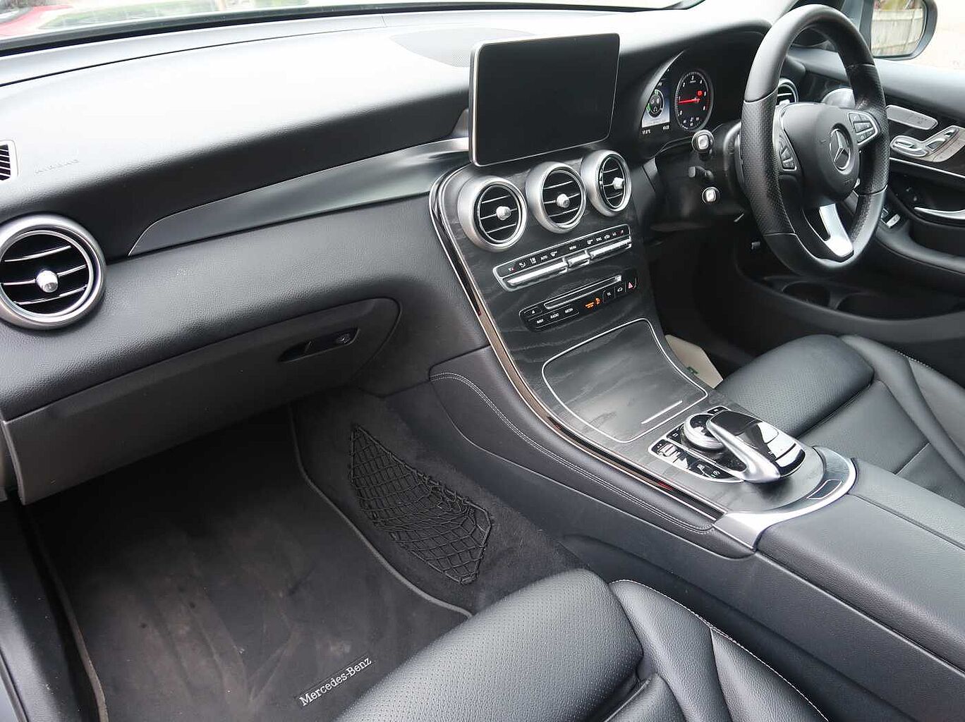 Used Mercedes-Benz GLC 2016 for sale - 76673442: Photo 2