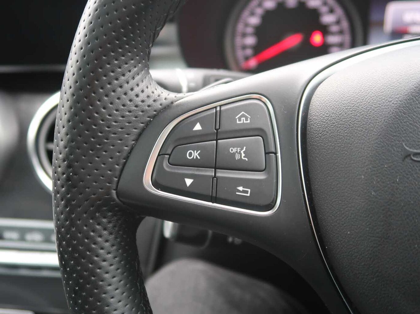 Used Mercedes-Benz GLC 2016 for sale - 76673442: Photo 8