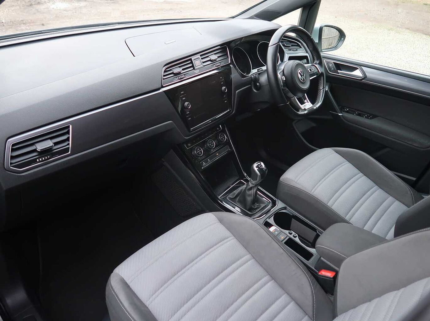 Used Volkswagen Touran 2022 for sale - 76674942: Photo 2