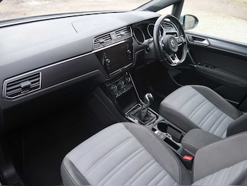 Used Volkswagen Touran 2022 for sale - 76674942: Photo