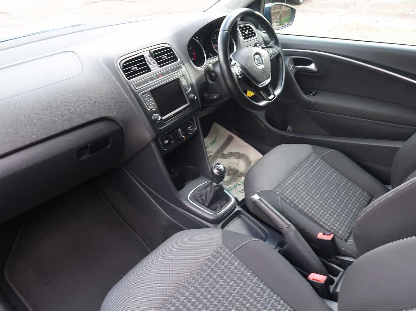 Used Volkswagen Polo 2016 for sale - 76298850: Photo 2