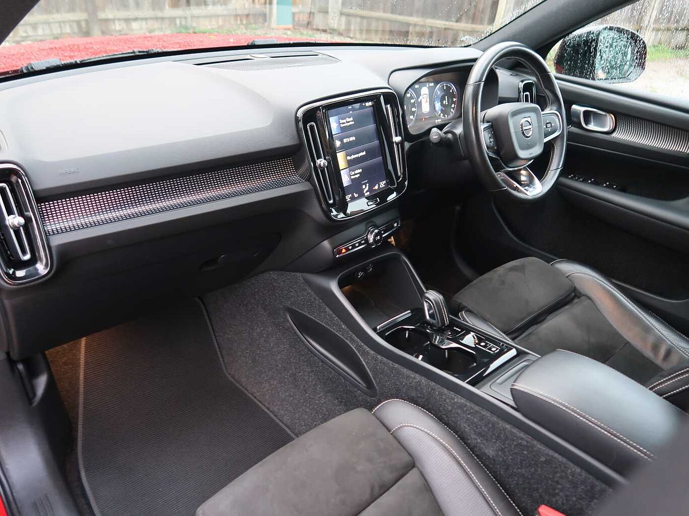 Used Volvo XC40 2018 for sale - 76673627: Photo 2