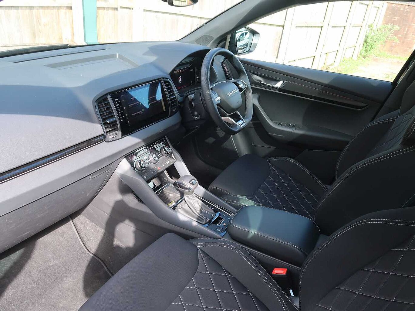 Used Skoda Karoq 2025 for sale - 78140365: Photo 2