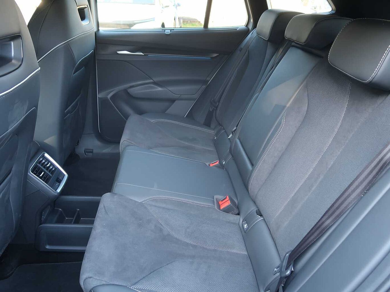 Used Skoda Enyaq 2025 for sale - 76679425: Photo 8