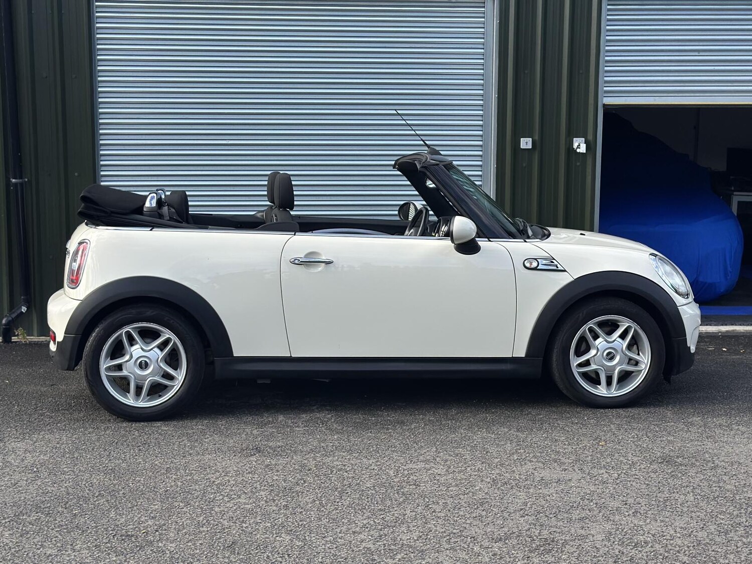 Used MINI Convertible 2009 for sale - 76196973: Photo 17
