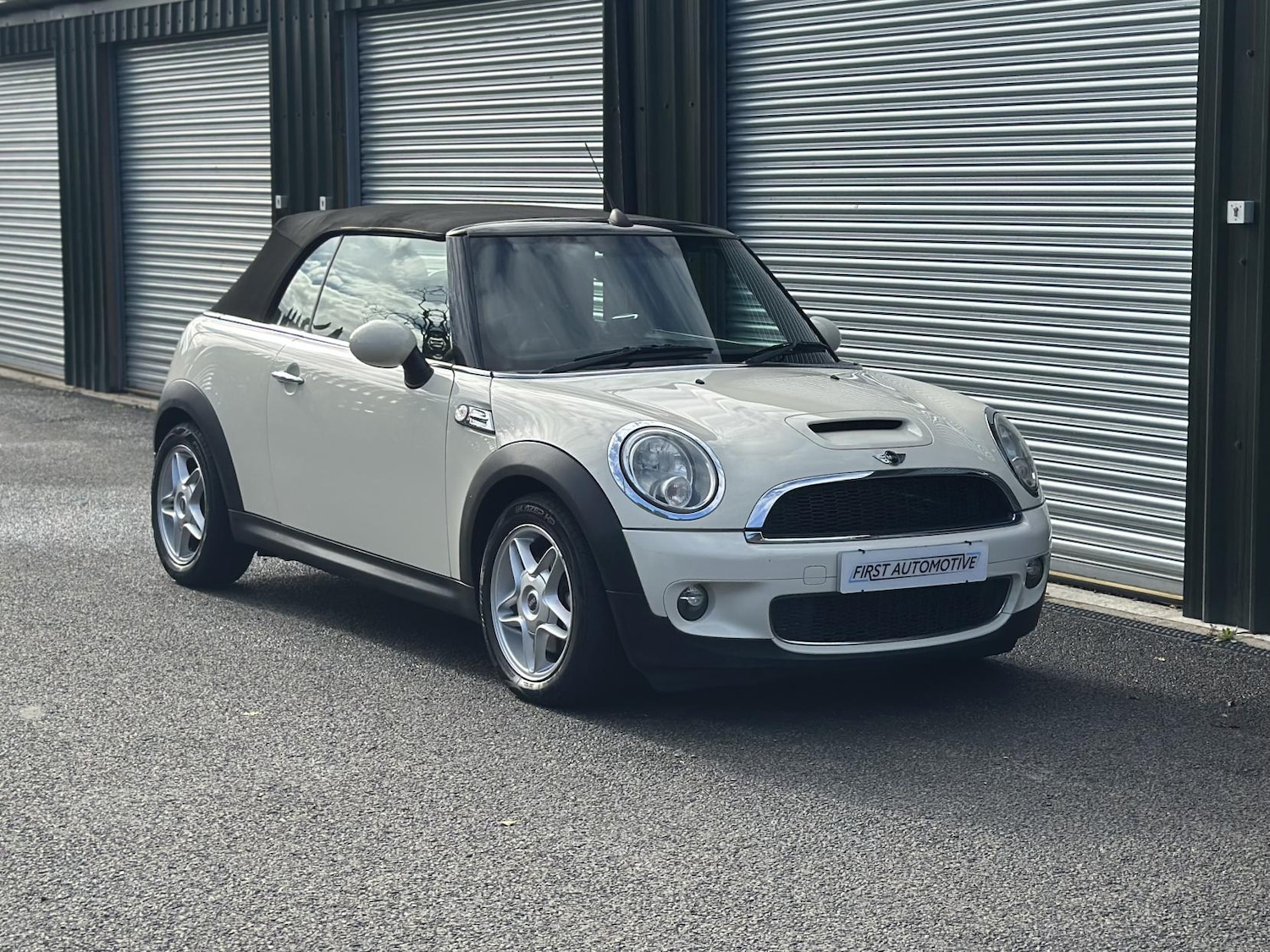 Used MINI Convertible 2009 for sale - 76196973: Photo 2