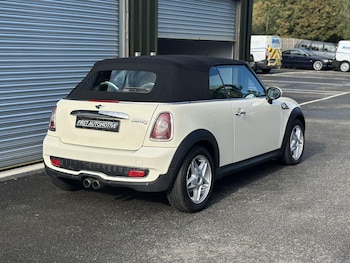 Used MINI Convertible 2009 for sale - 76196973: Photo
